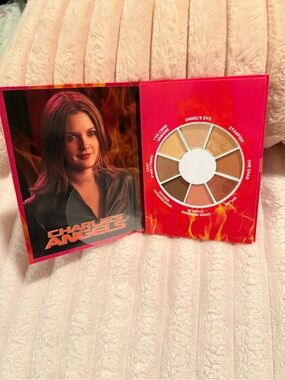 FLOWER
Beauty Charlie's Angels Eyeshadow
Palette NIP